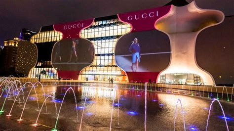 gucci 歌劇院|Gucci 2024 春夏時裝秀登台！GUCCI ANCORA 時尚特展將光影 .